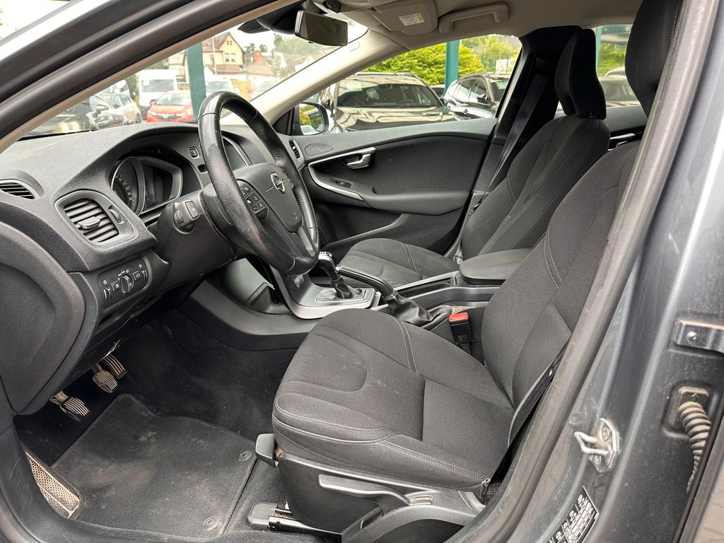 Volvo V40 D2 Kinetic *Navi*LED*CD-Player*Händler*