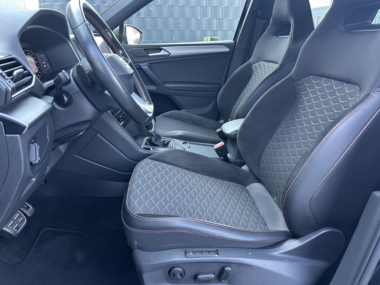 Fahrzeugabbildung SEAT Tarraco 2.0 TDI DSG FRNAV+LED+KAM+AHK+ACC+VCOCK
