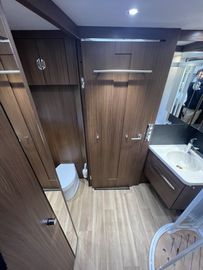 Niesmann + Bischoff Flair 880 LE HubstützenHubbettMarkiseSolarNA