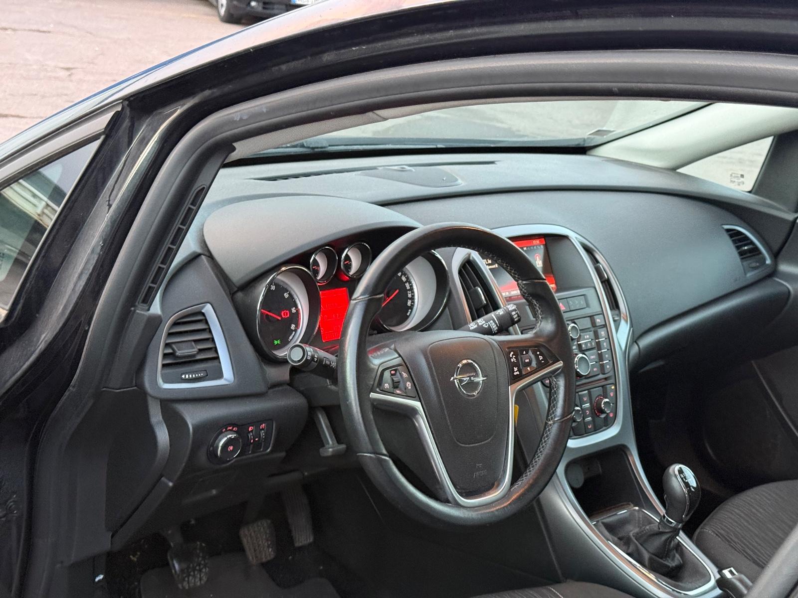 Opel Astra 2015 — photo 11
