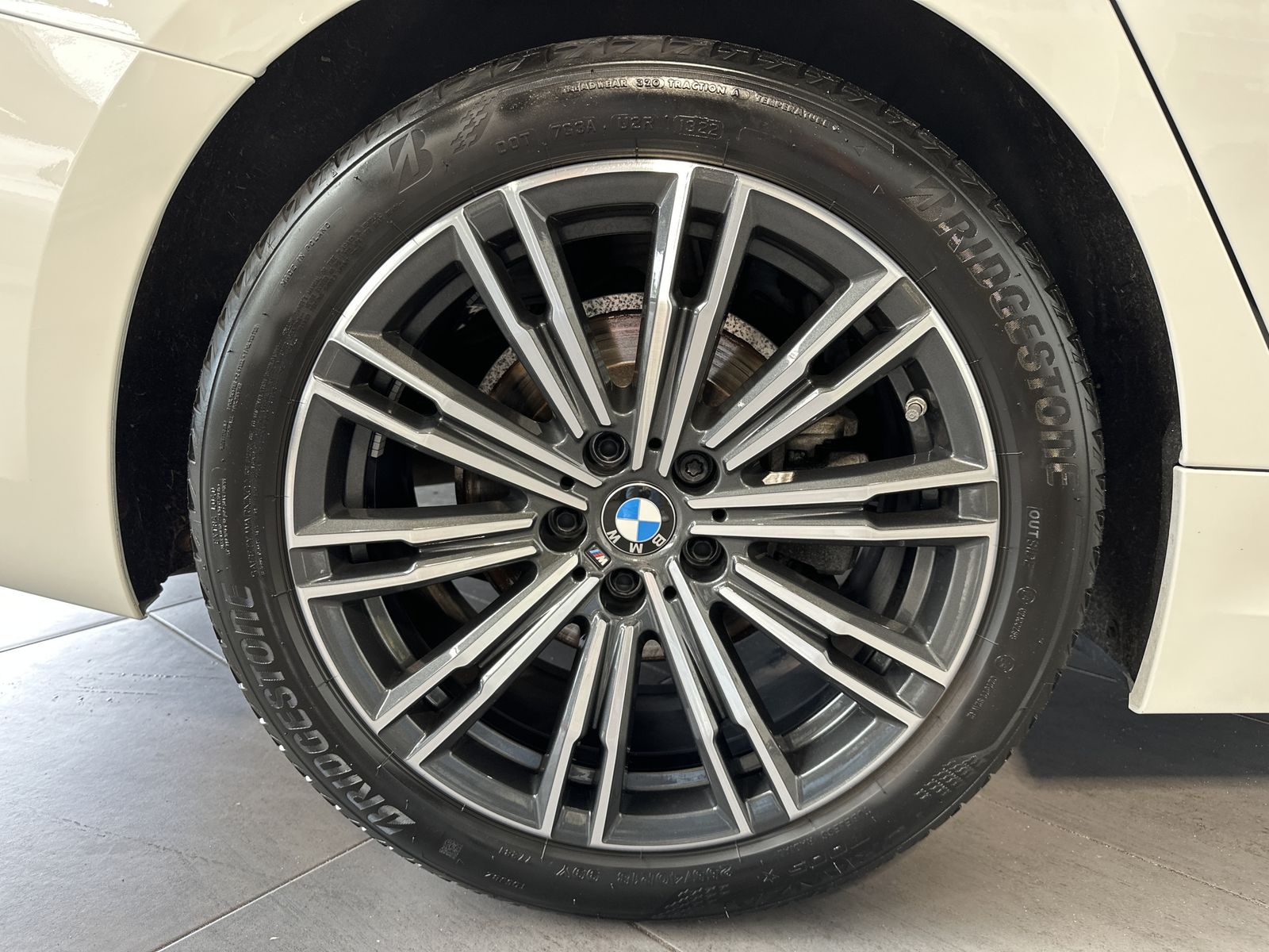 Fahrzeugabbildung BMW 320d Touring M-Sport NAV+LED+HARMAN/KARDON+18ZO