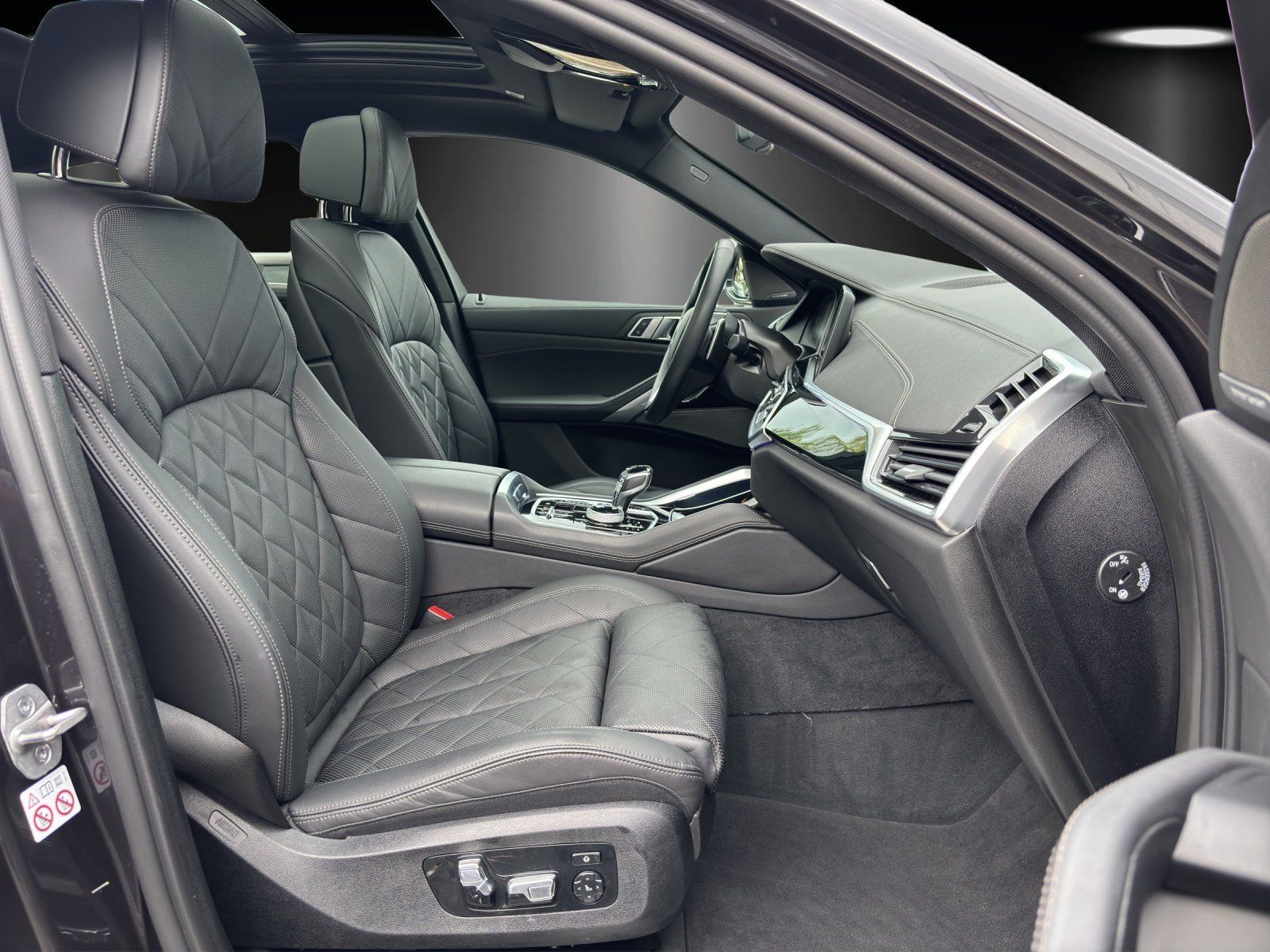 Fahrzeugabbildung BMW X6 xDrive 30d xLine/PANO-DA./AHK/LASER/HUD/360°