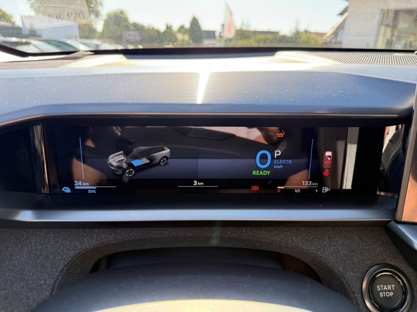 Fahrzeugabbildung Opel Grandland 1.6 Plug-in-Hybrid mit AHK+Allwetter