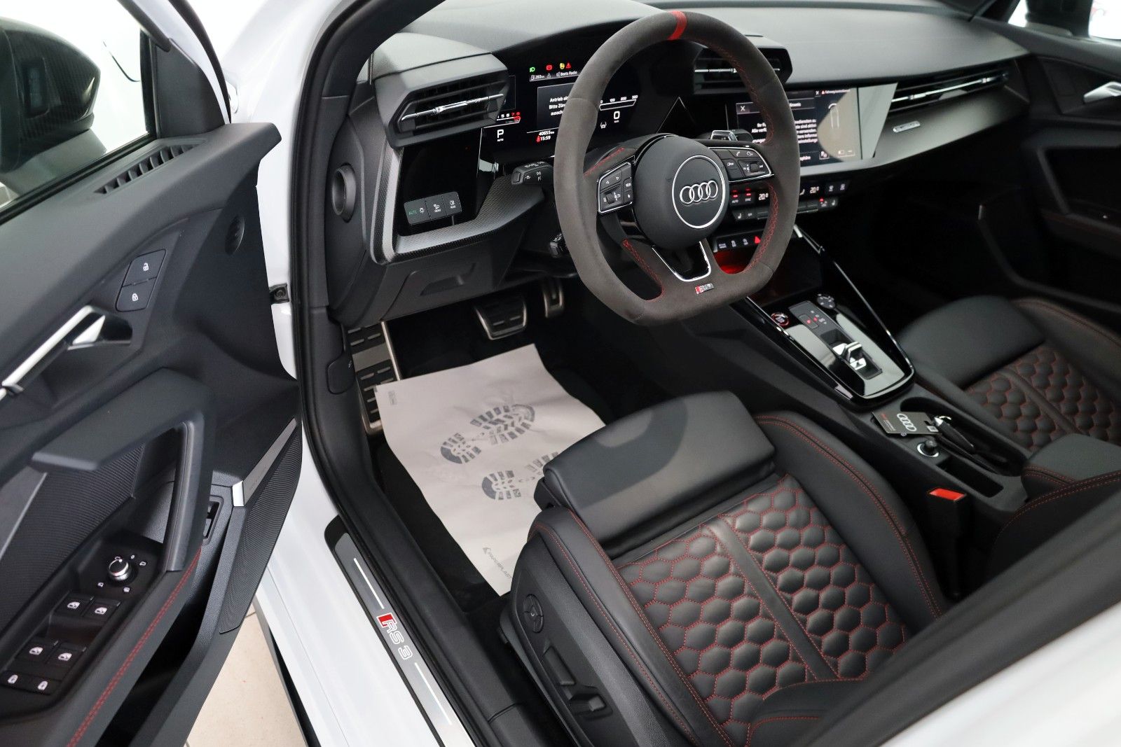 Fahrzeugabbildung Audi RS3 Lim. , RS-Designpaket, HUD,Panorama,Matrix