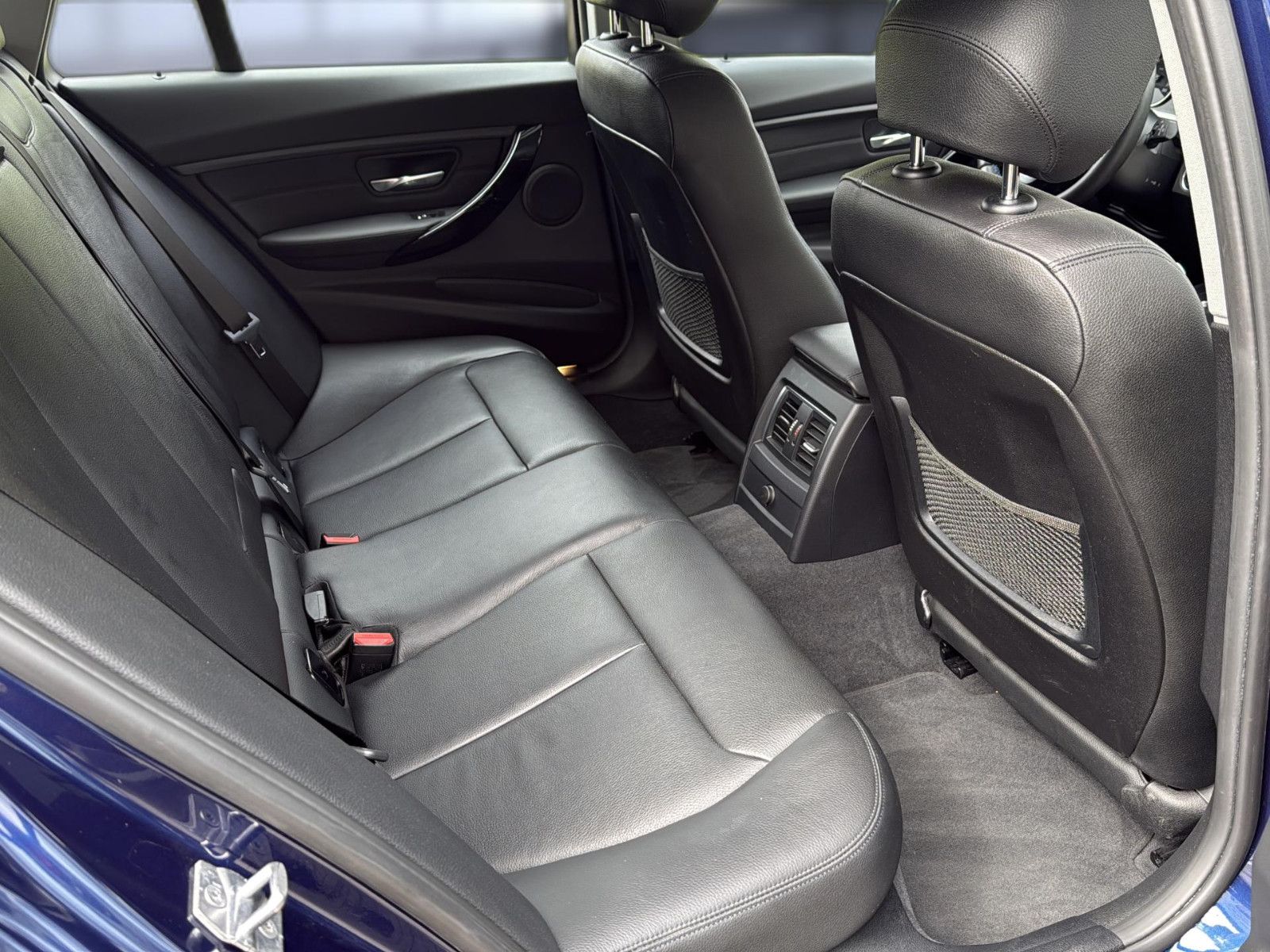 Fahrzeugabbildung BMW 320 i Touring / AHK / unfallfrei