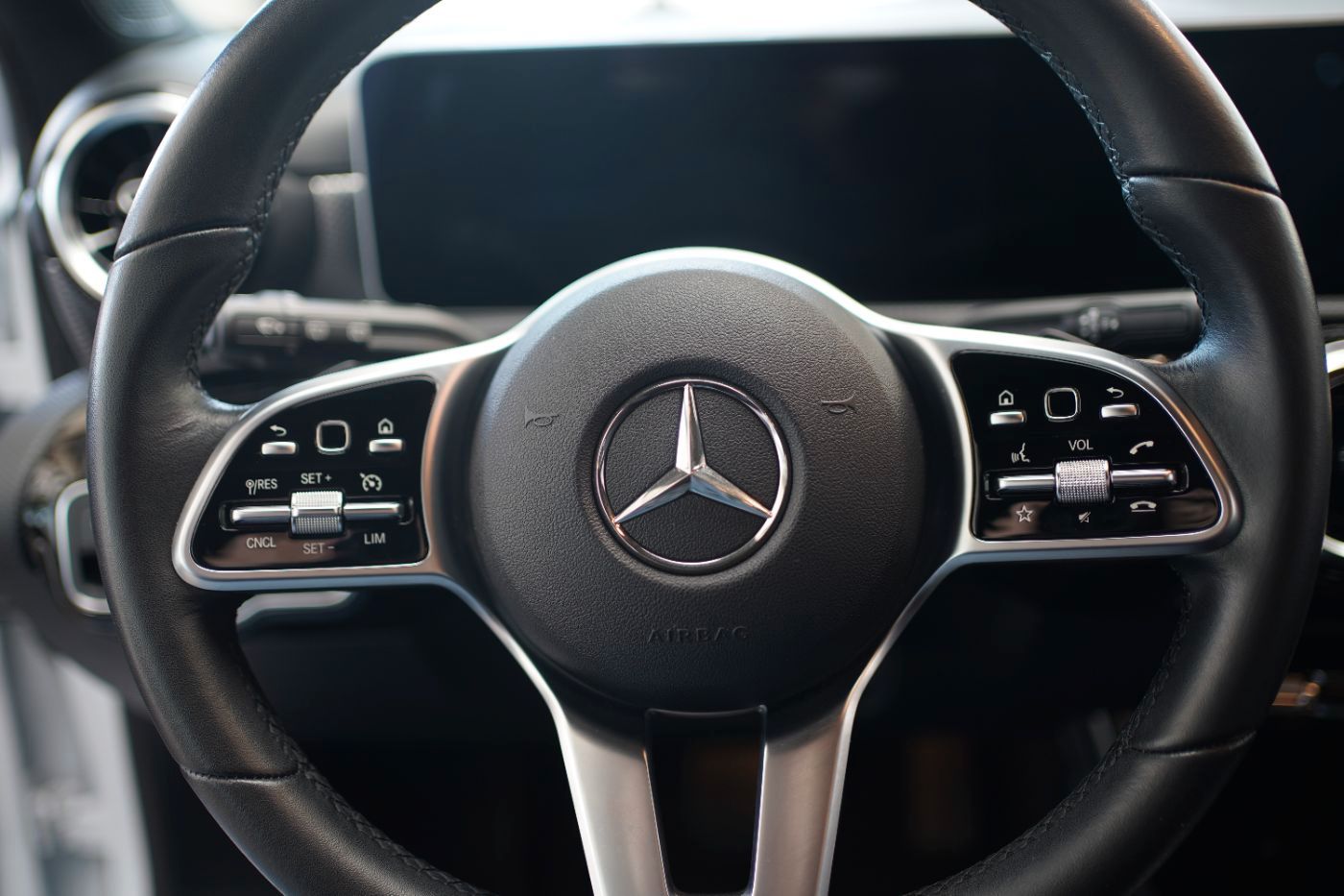 Fahrzeugabbildung Mercedes-Benz A 180 Automat Spurhalte-&Parkassist+Navi+AHK+LED