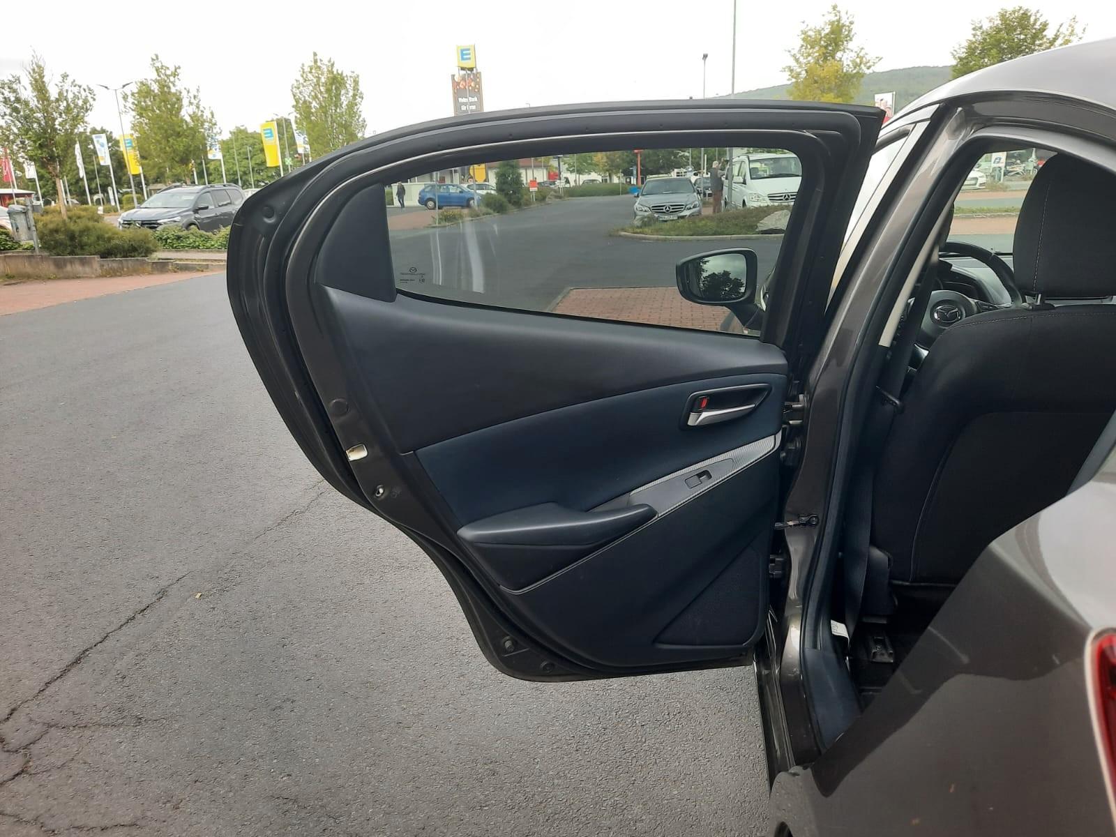 Mazda 2 Unfallfrei und TÜV neu