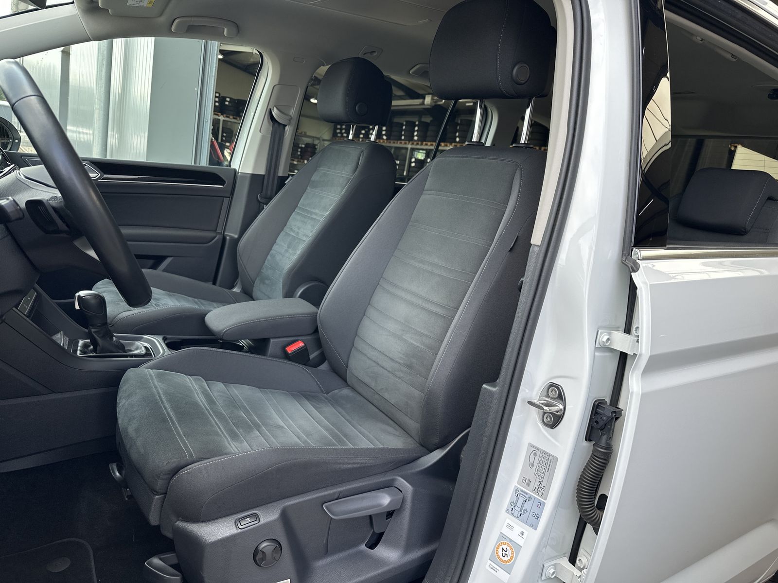Fahrzeugabbildung Volkswagen Touran 2.0 TDI DSG Highline NAV+LED+ACC+KAM