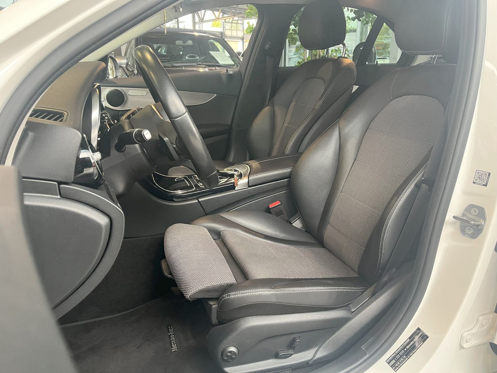 Fahrzeugabbildung Mercedes-Benz C 220 d 9G-TRONIC LED NAVI KAMERA NIGHT PAKET