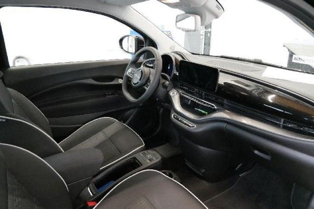 Fahrzeugabbildung Fiat 500 e 3+1 - Komfort Paket, Style Paket uvm.