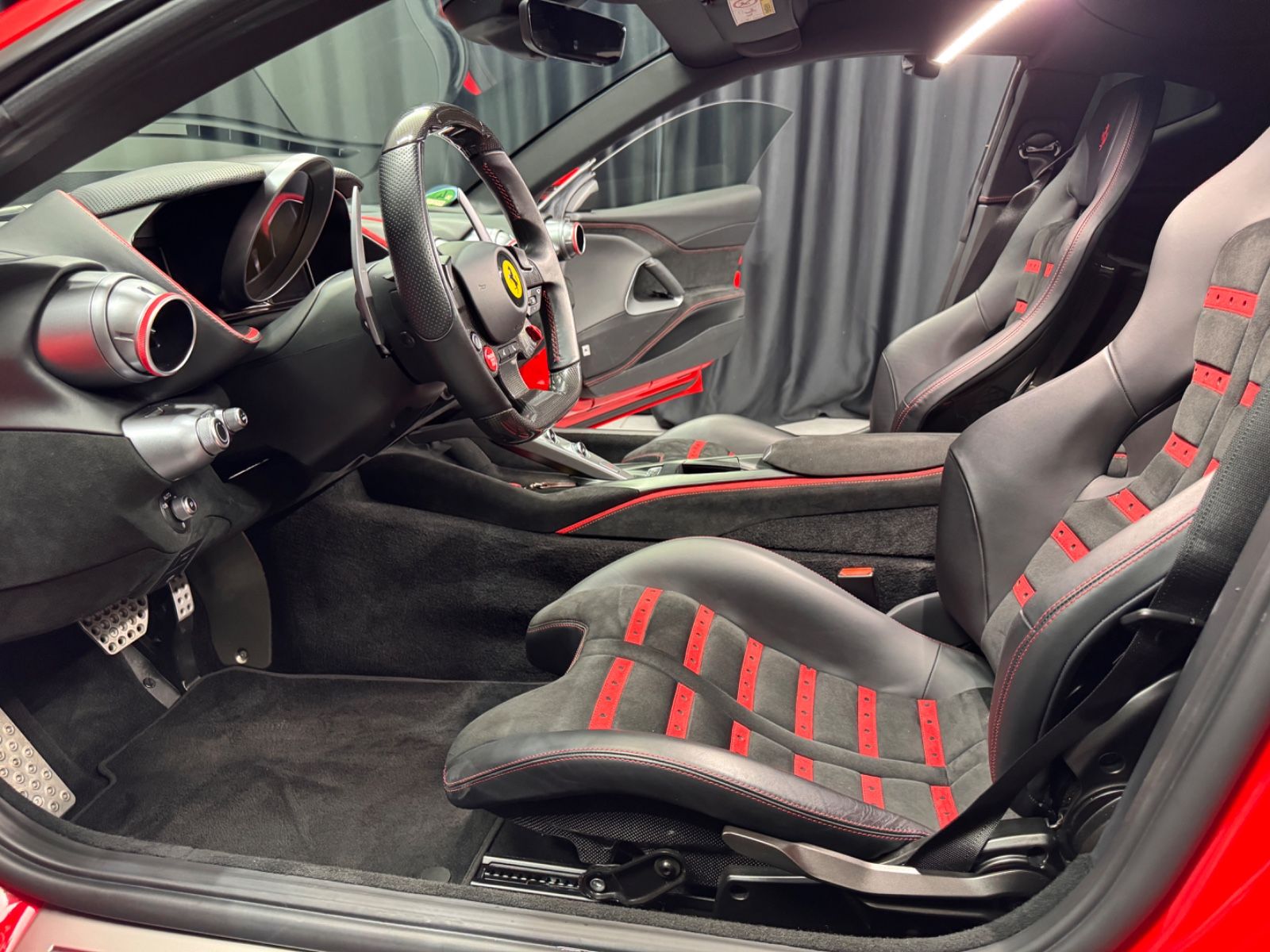 Fahrzeugabbildung Ferrari 812 Superfast|CARBON-SCHALENSITZE|360"KAMERA|ACC