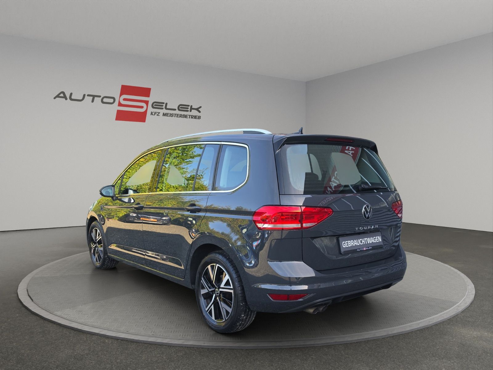 Fahrzeugabbildung Volkswagen Touran Highline BMT/Start-Stop AUTOMATIK 1.Hand
