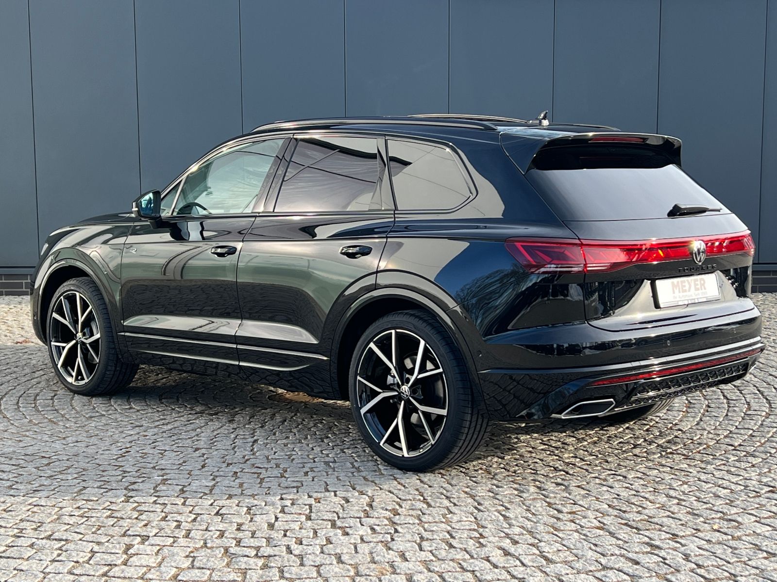 Fahrzeugabbildung Volkswagen Touareg R-Line FINAL EDITION V6 TDI SCR 4MOTION