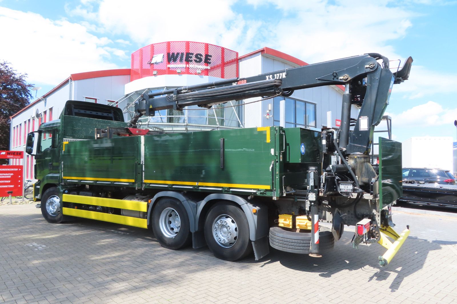 Fahrzeugabbildung MAN TGX 26.500 6x2 - Baustoff - Kran HIAB