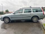 Volvo V70 2.4T AWD Automatik255 - Volvo V70 mit Benzin-Antrieb: Kombi
