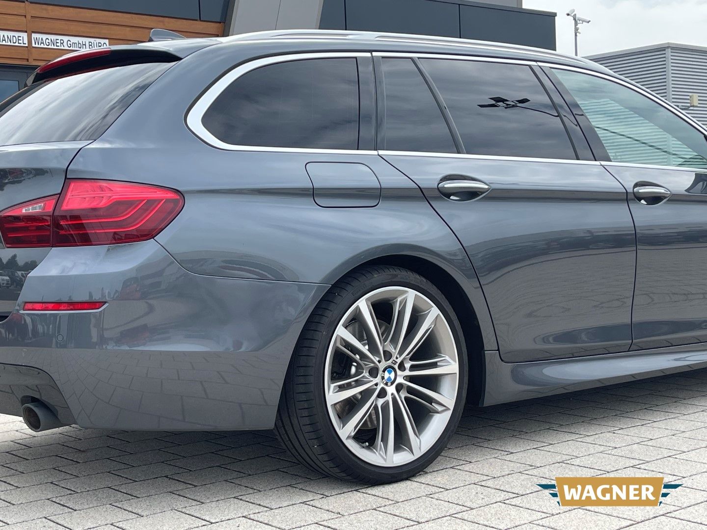 Fahrzeugabbildung BMW 535 d xDrive M-Paket Touring DPF Head-UP
