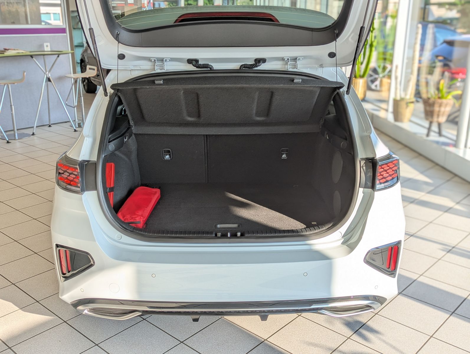 Fahrzeugabbildung Kia Ceed 1.5 GT-Line Limo Perfomance LED JBL Cam 7-J
