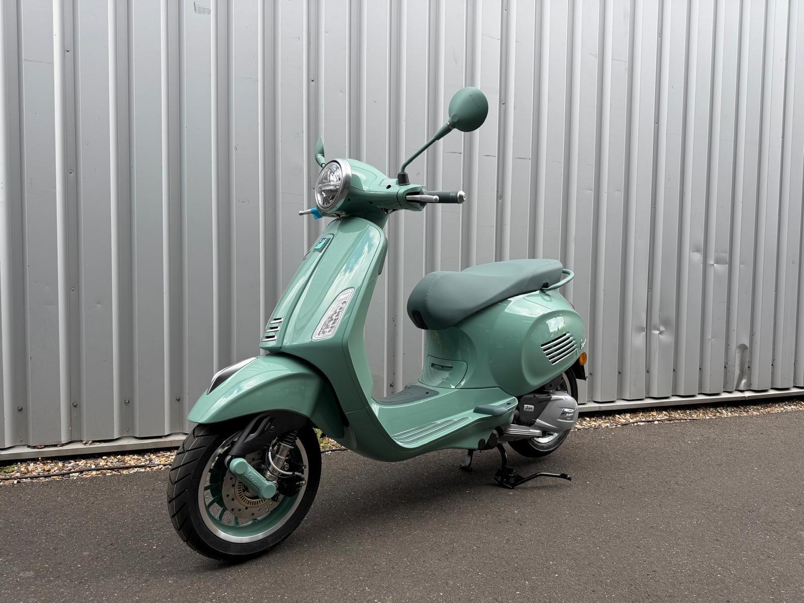 Vespa Primavera 125 RST E5+ 80 Jahre