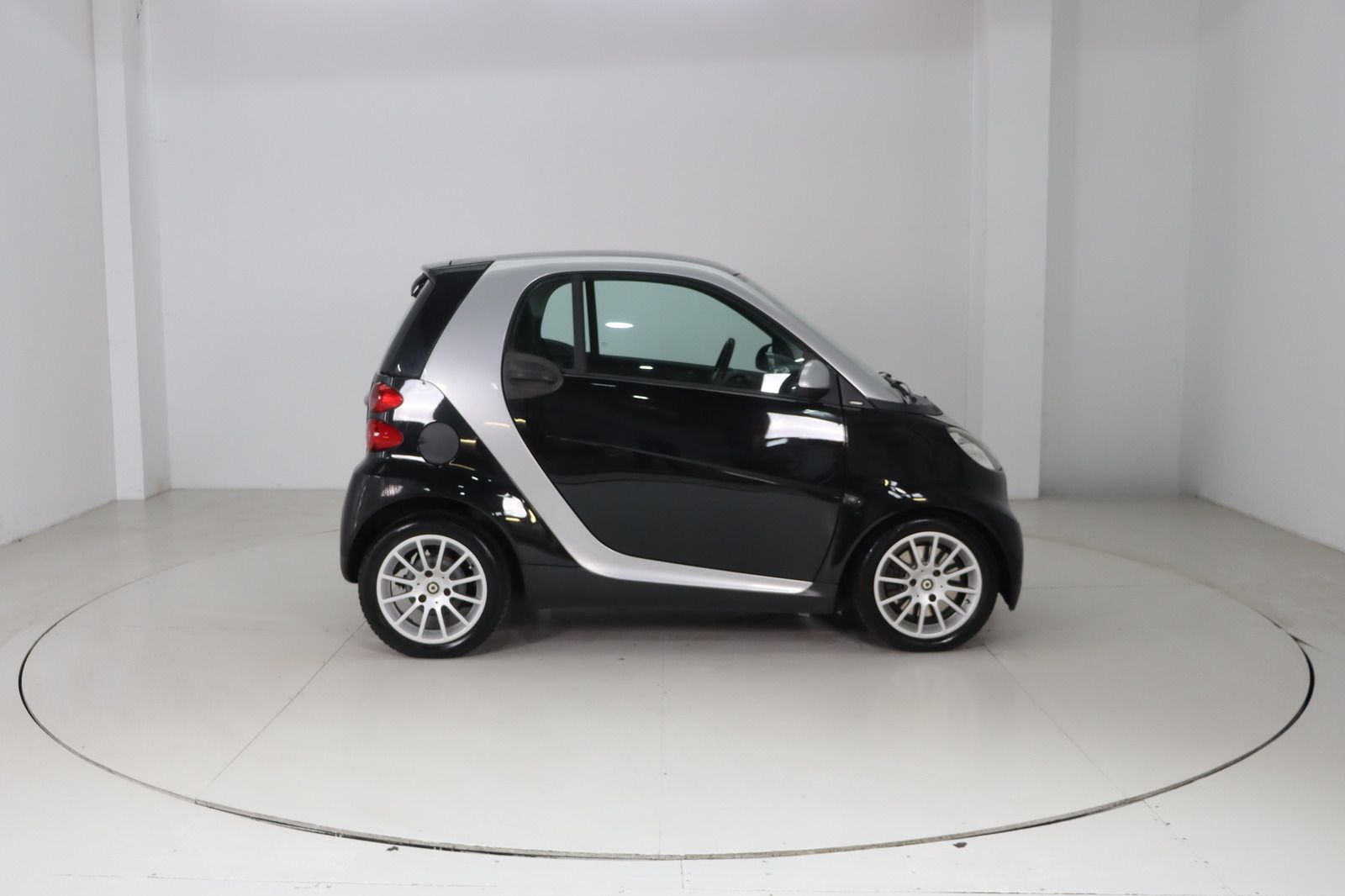 Fahrzeugabbildung Smart fortwo coupe 1.0 mhd passion