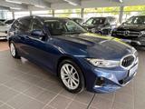BMW 318 d Touring Facelift+Driving Assistant+LED+AHK - BMW 3er Reihe: Facelift