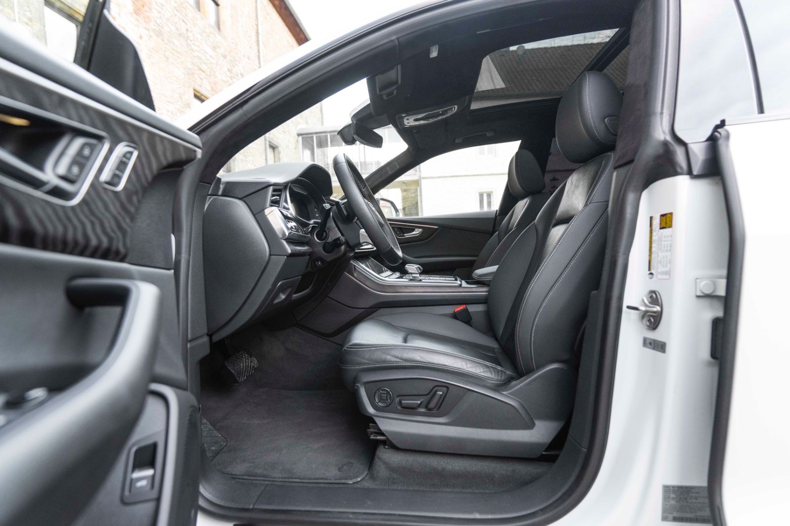 Fahrzeugabbildung Audi Q8 55 TFSI Quattro S-LINE B&O 3D ACC MATRIX NAV