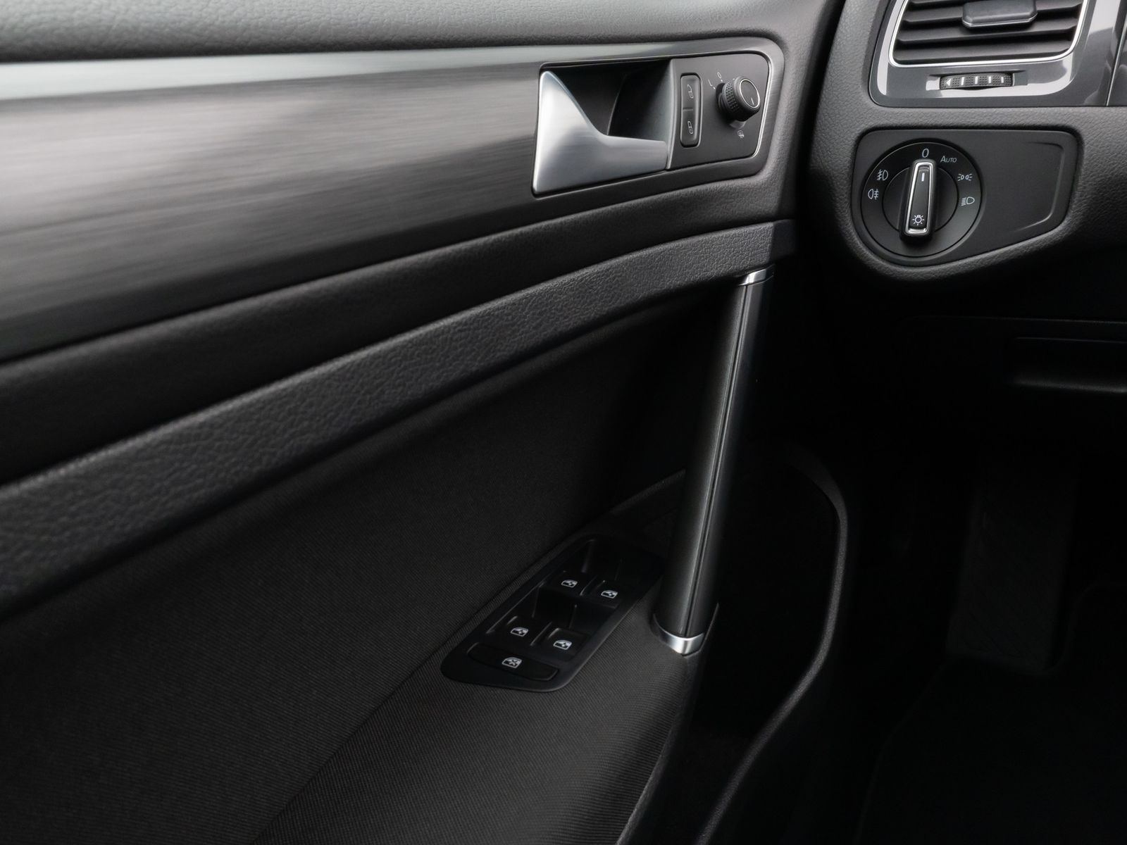 Fahrzeugabbildung Volkswagen Golf VII Variant Comfortline Navi PDC Standheiz