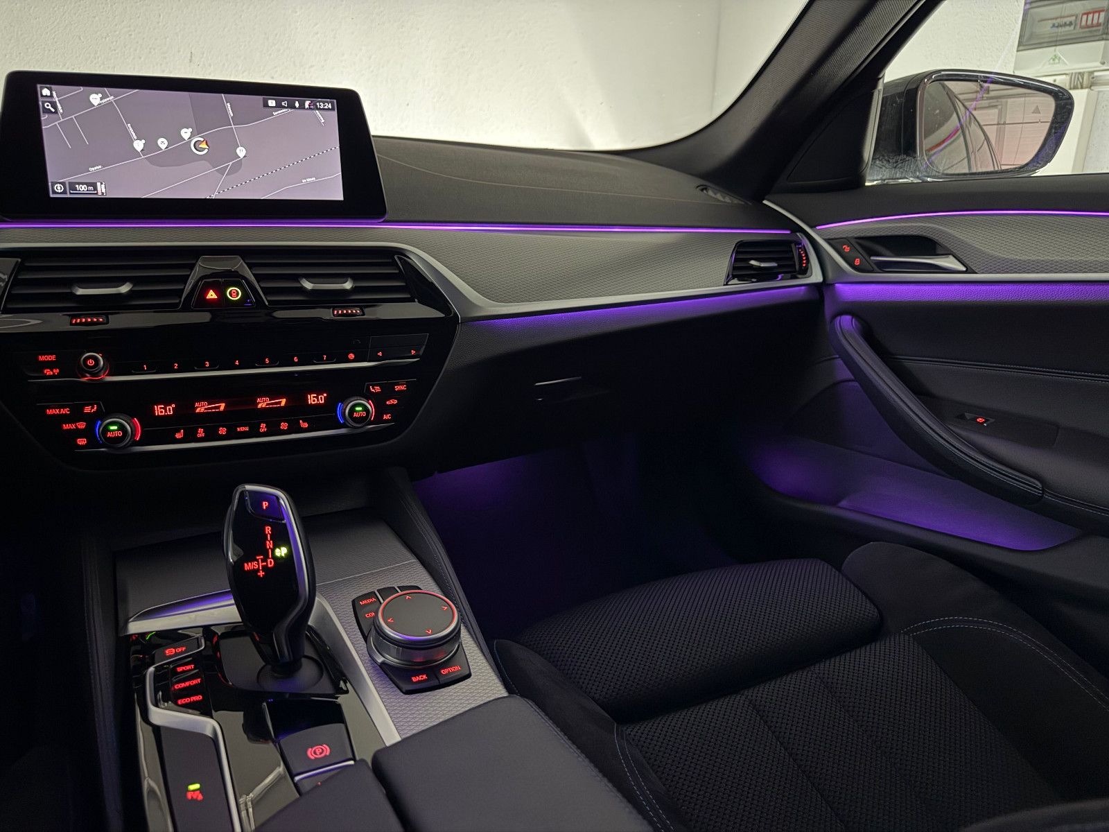 Fahrzeugabbildung BMW 530 d M SPORT/LED/NAVI PROF/STHZ/LIVE COCKPIT