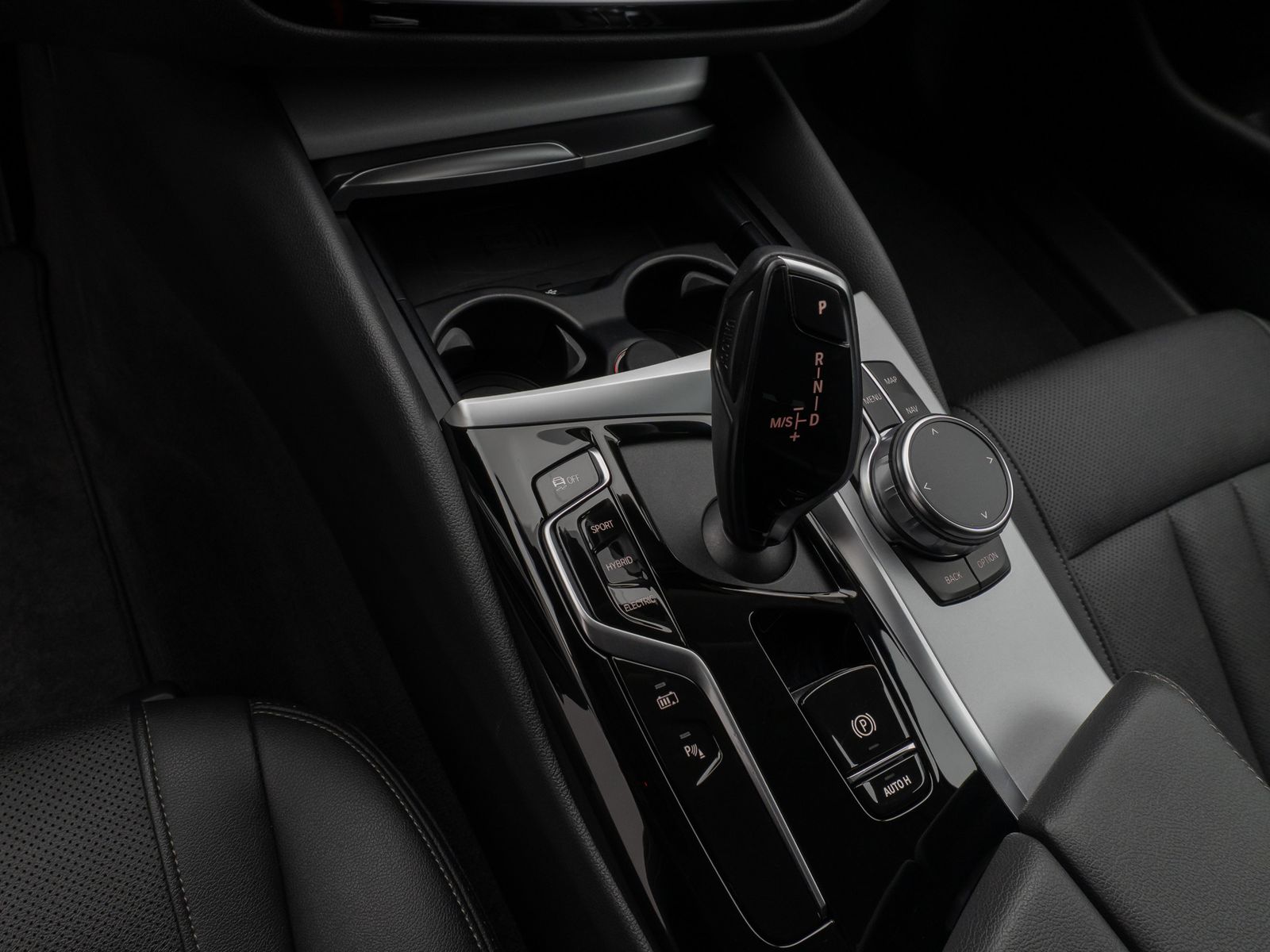 Fahrzeugabbildung BMW 530e Kamera DAB CockPitPro Sitzhzg Alarm LED