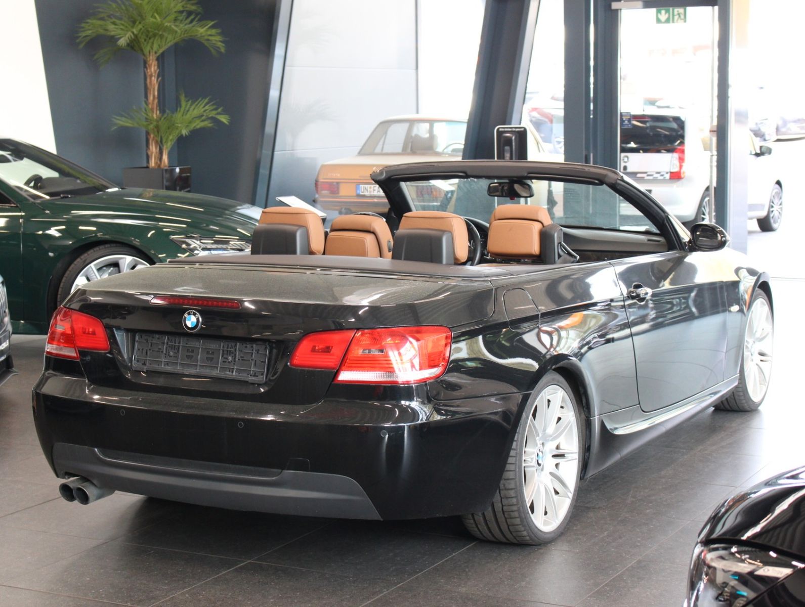 Fahrzeugabbildung BMW 325i Cabrio  M Sport Edition*Bi-Xenon*Navi*PDC