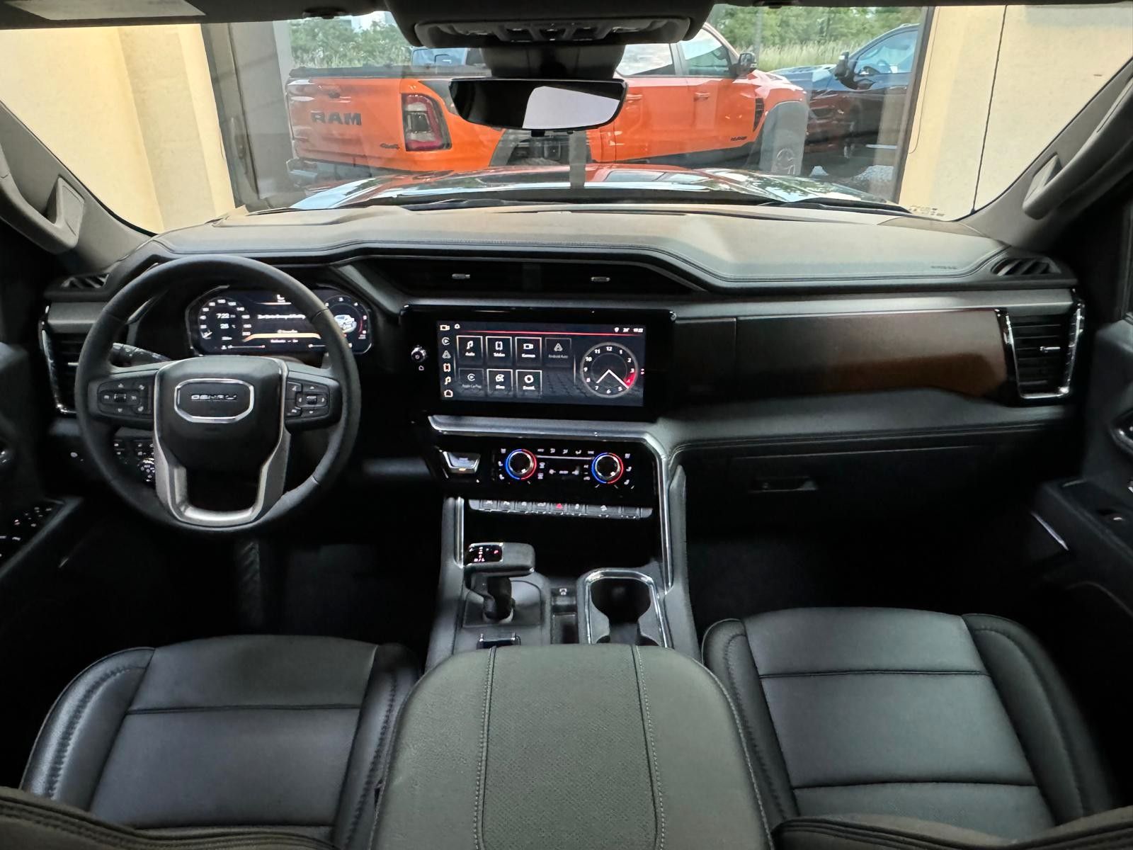 Fahrzeugabbildung GMC SIERRA DENALI 2026 - 4x4-LONG BOX 6.4"