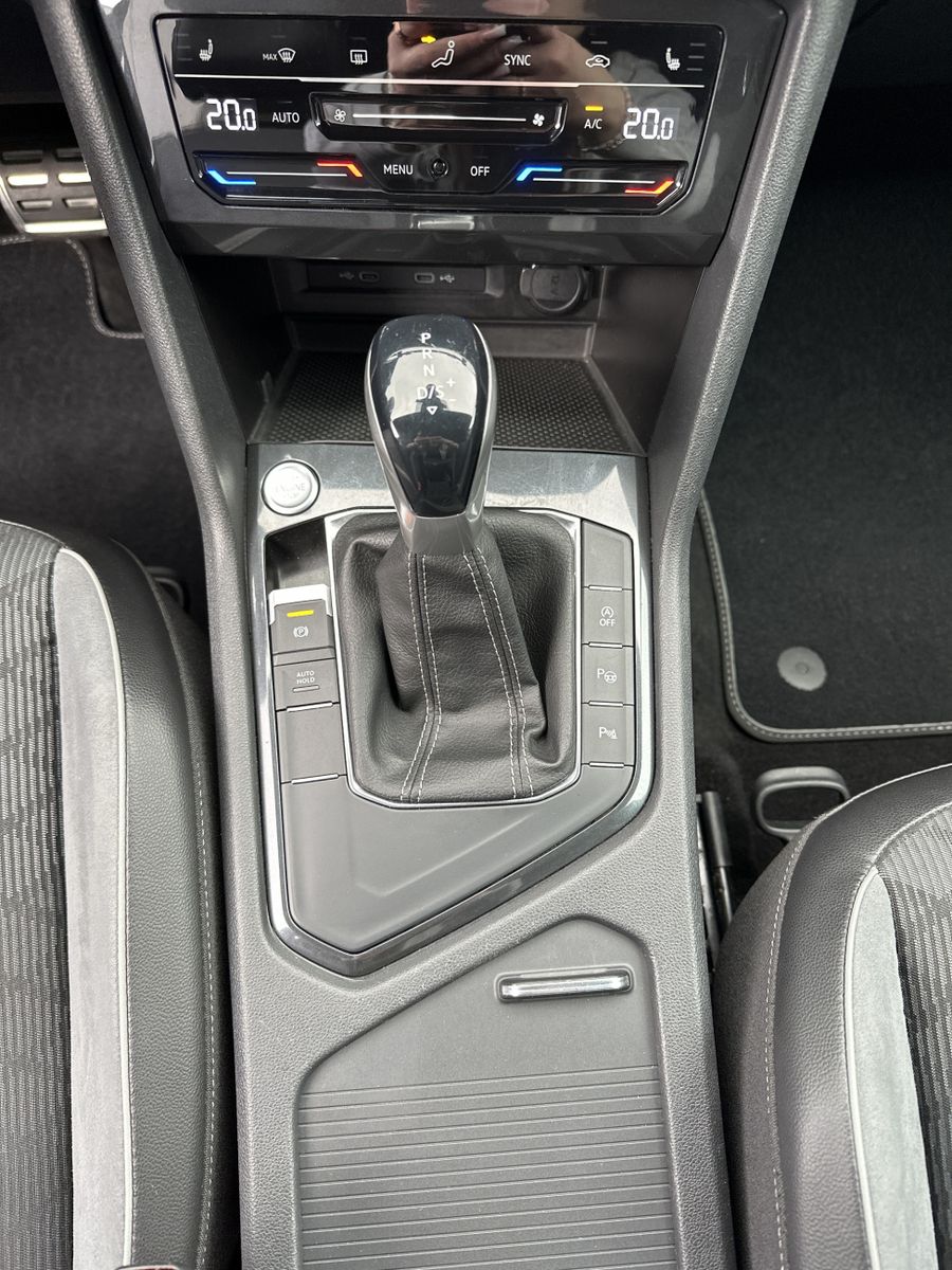 Fahrzeugabbildung Volkswagen Tiguan 2.0 TDI DSG R-Line NAV+MATRIX+AHK+ACC+KAM