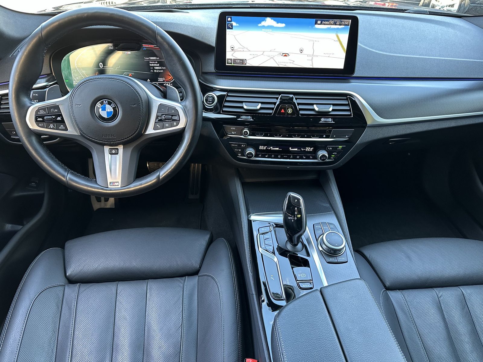Fahrzeugabbildung BMW 520d Touring M-Sport NAV+LASER+AHK+PANO+HUD+20ZO