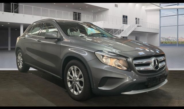 Mercedes-Benz GLA 180 DCT NAVI KAMERA SITZHZG.T-LEDER GRA AHK