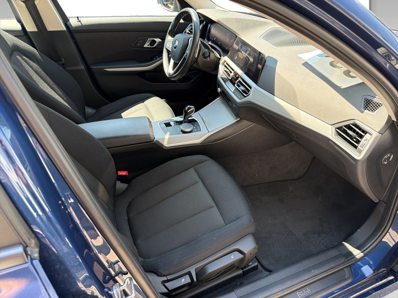 BMW 320i Limousine SHZ DAB foto 10