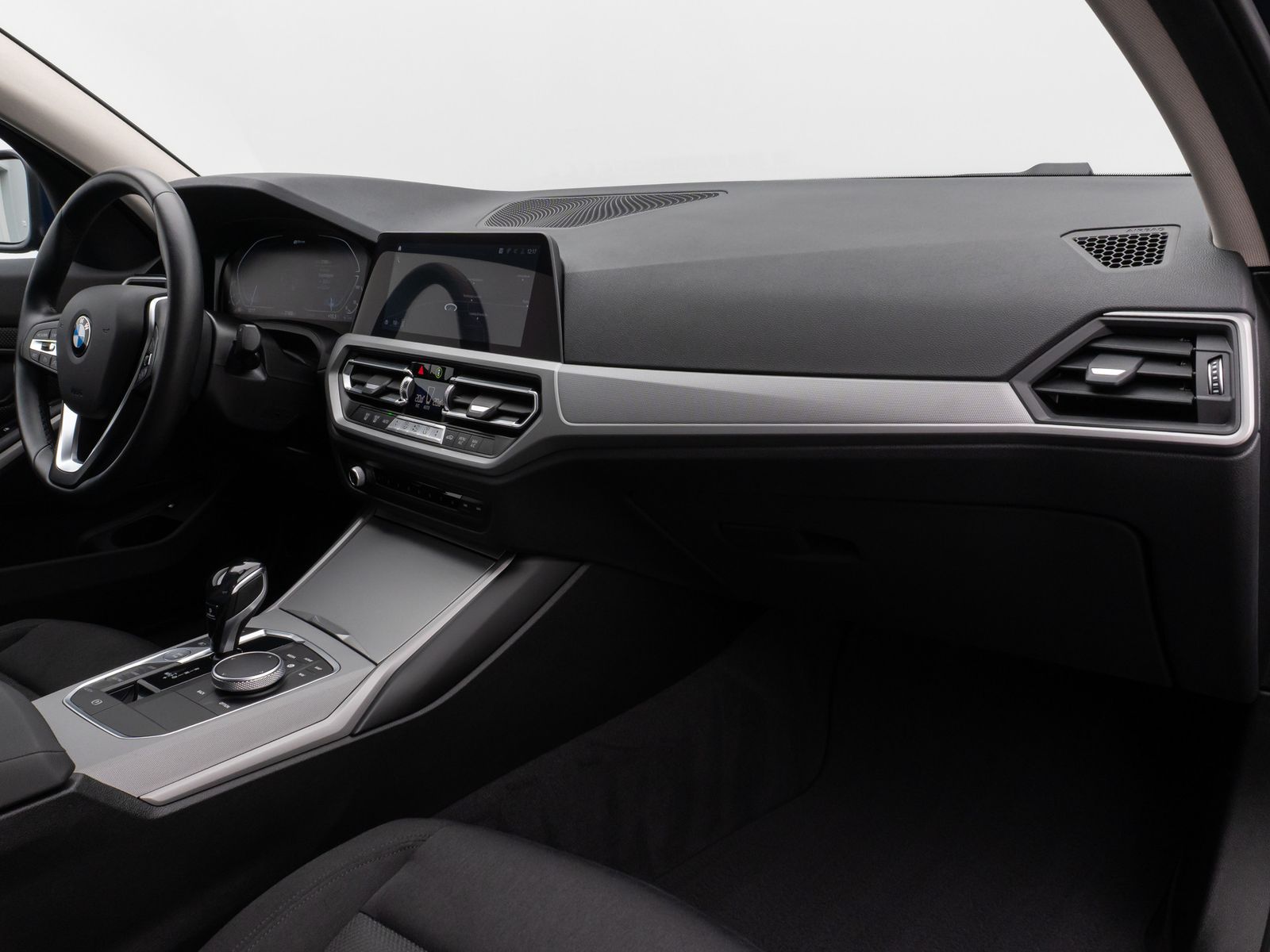 Fahrzeugabbildung BMW 330e  CockPitPro PDC Alarm Geschwindigkeitsreg