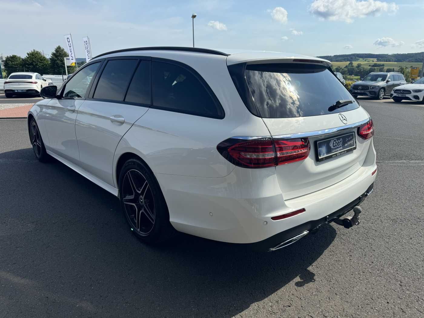 Fahrzeugabbildung Mercedes-Benz E 220d T AMG+Pano+AHK+Night+TotW+ RKamera+Ambien