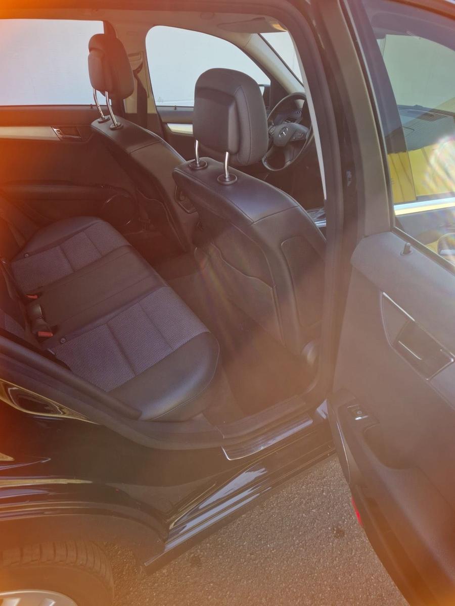 Mercedes-Benz C180 2010 — photo 11
