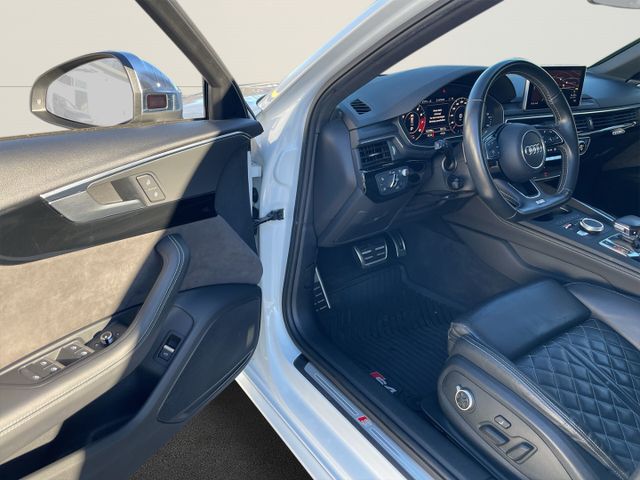 Audi S4 Avant 3.0 TFSI quattro+HUD+Pano+ACC+AHK+1.Han