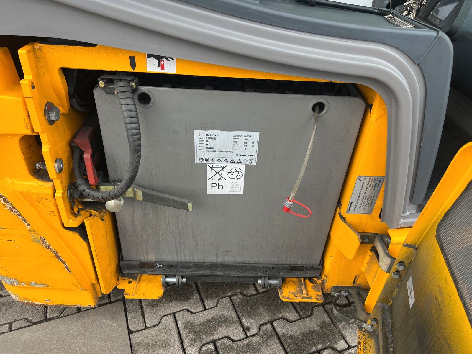 Fahrzeugabbildung Jungheinrich EFG 218 / Triplex 4.30m / SS / nur 1.738h