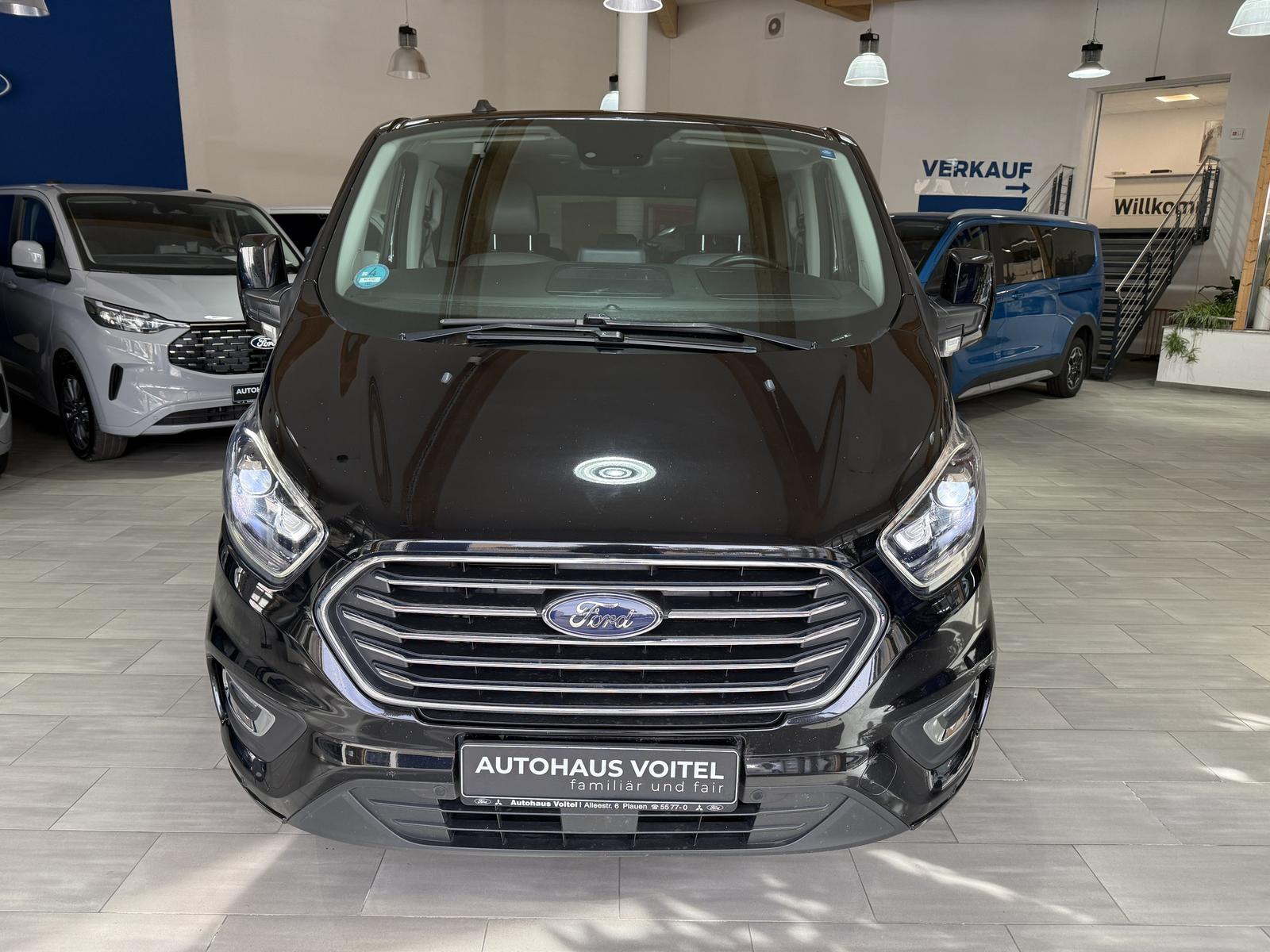 Ford Tourneo Custom Titanium L1 Bi-Xenon / AHK / Lede
