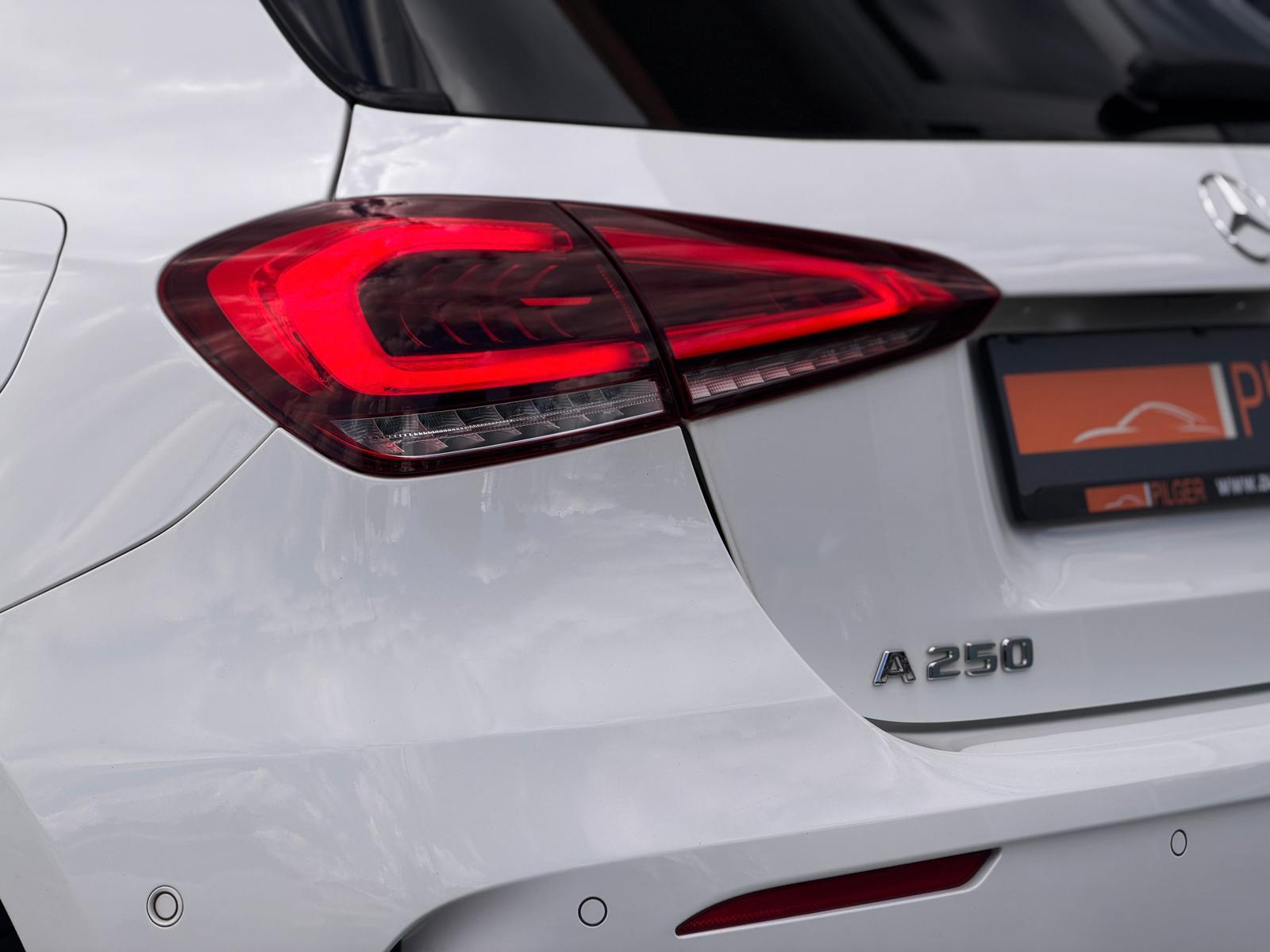 Mercedes-Benz A250*AMG*AHK*Digital*Ambiente*Pano*LED*Alcantara