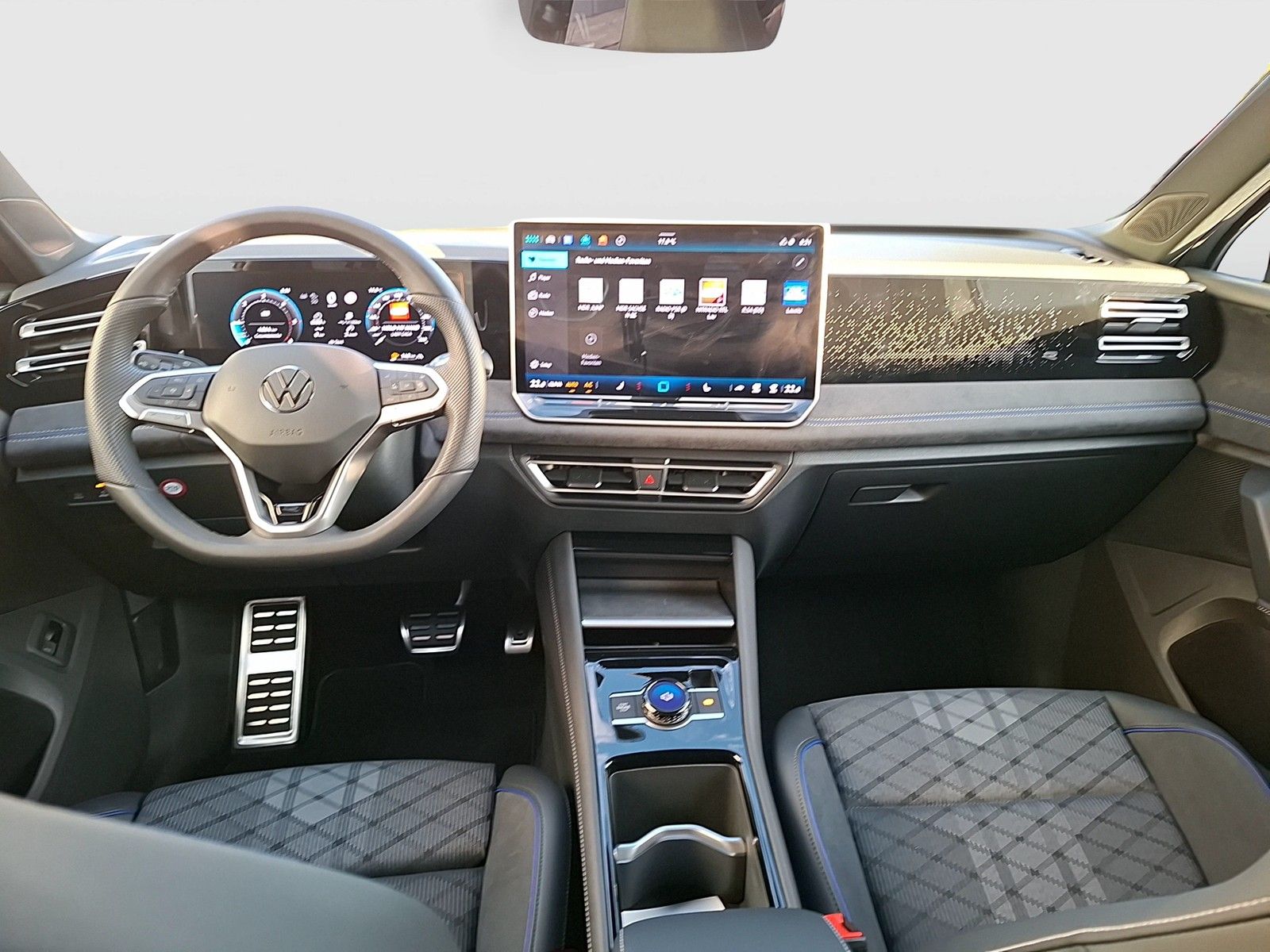 Fahrzeugabbildung Volkswagen Tiguan TDI R-Line DSG 4M Standhzg. Matrix Navi A