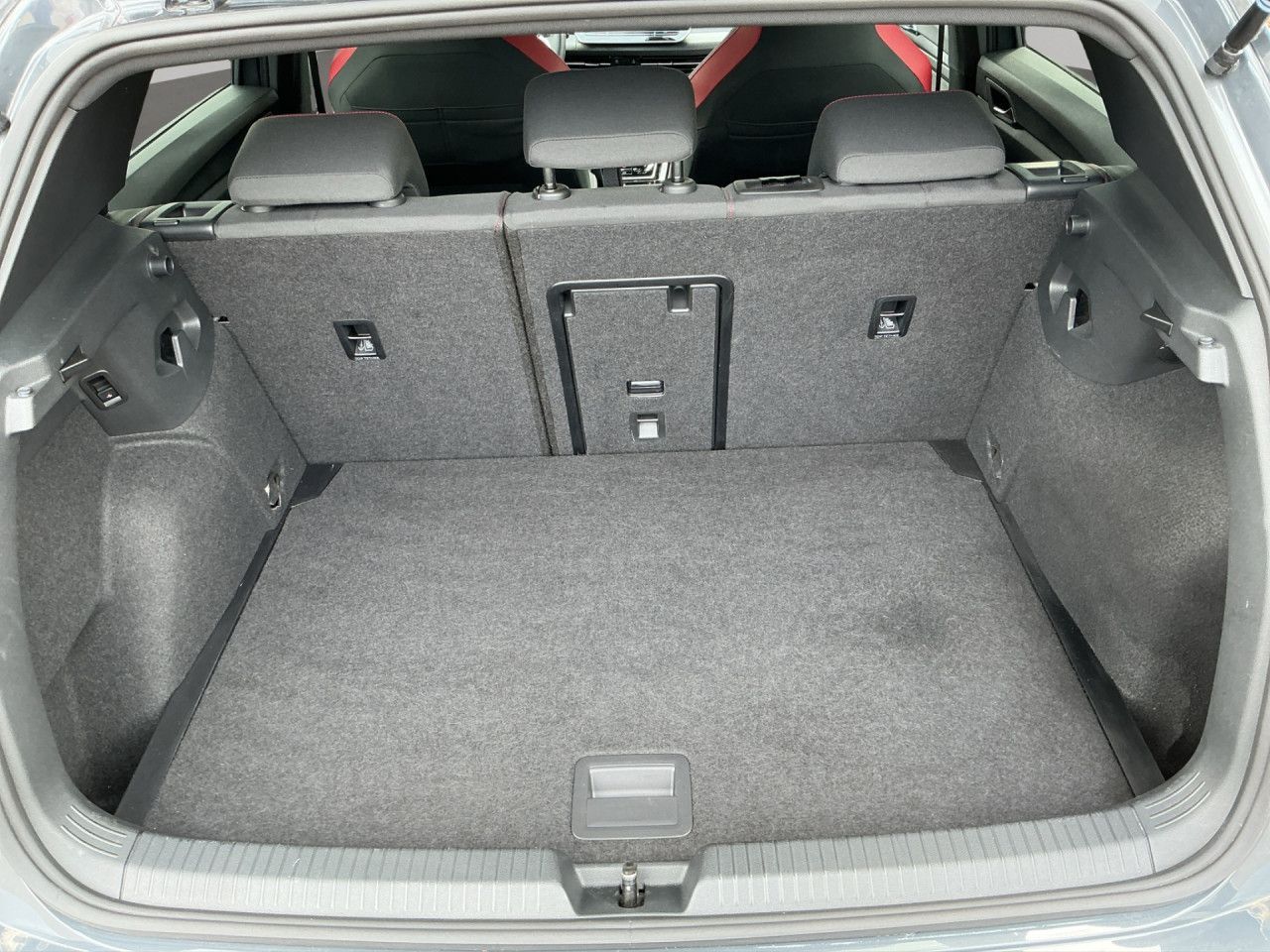 Volkswagen Golf VIII 2.0 TSI DSG GTI APP, PDC, KAMERA foto 20