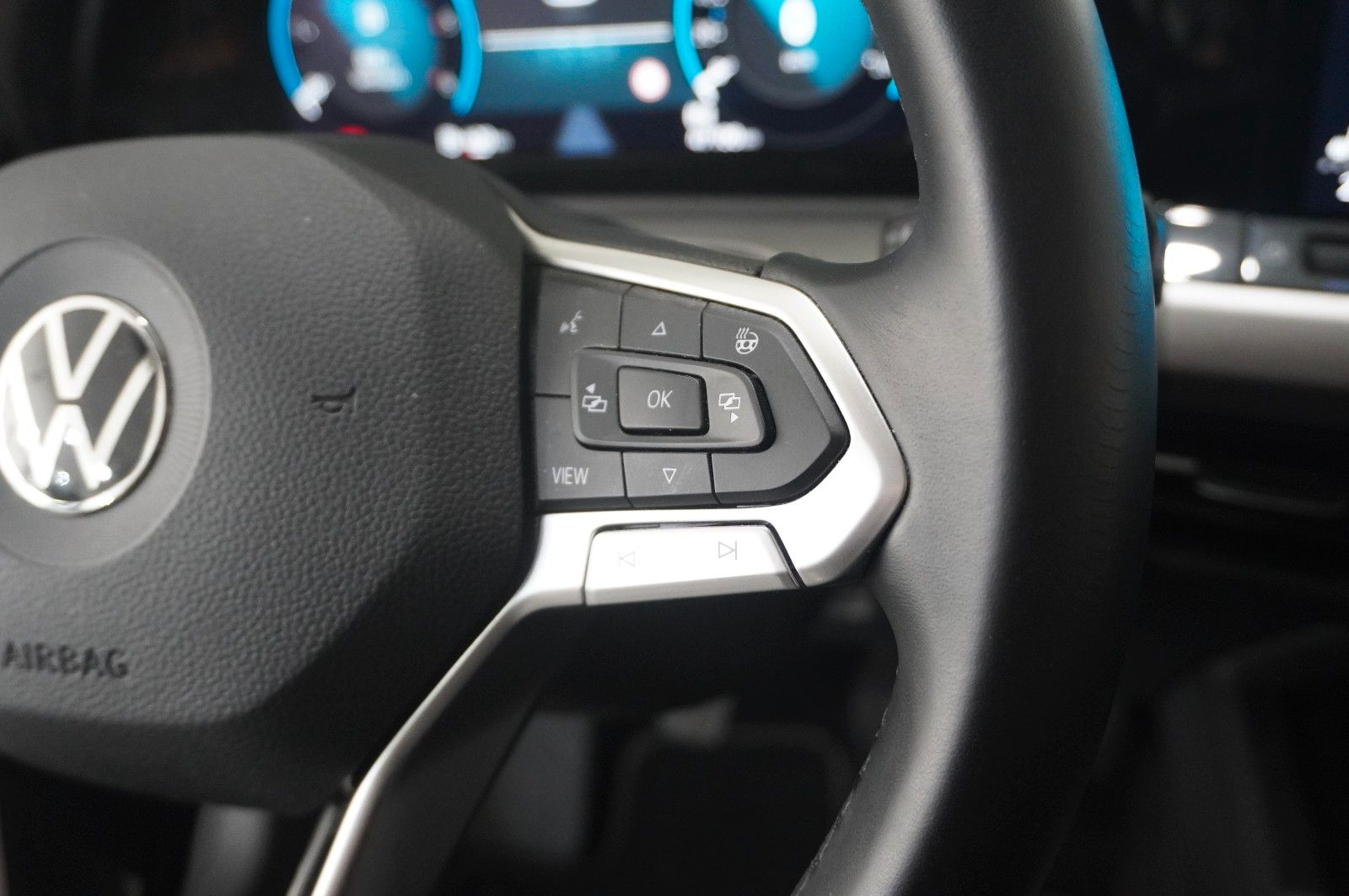 Fahrzeugabbildung Volkswagen Golf VIII Variant 2.0 TDI LIFE NAVI/LED/KAMERA