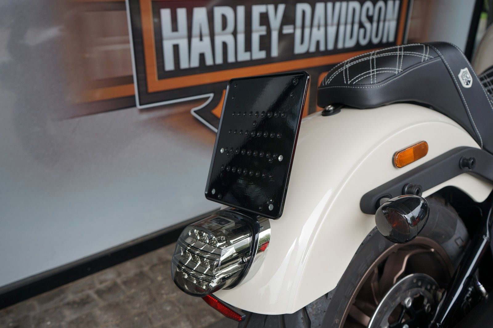 Fahrzeugabbildung Harley-Davidson Low Rider S FXLRS mit Saddlemen