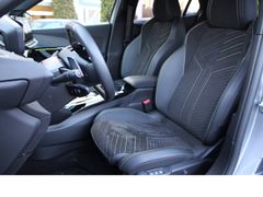 Fahrzeugabbildung Peugeot 2008 GT*Panorama!*Kamera!*Alcantara!*Massage!*F1
