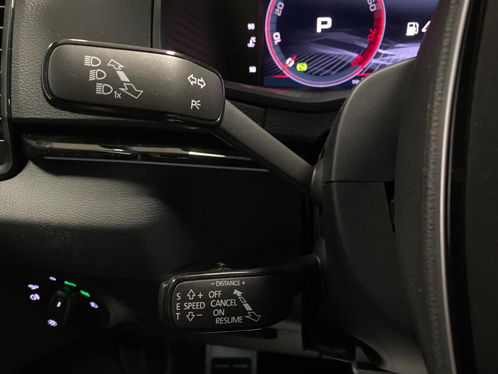 Fahrzeugabbildung SKODA Karoq 1.5 TSI SPORTLINE+MATRIX+ACC+AHK+APP+RFK++