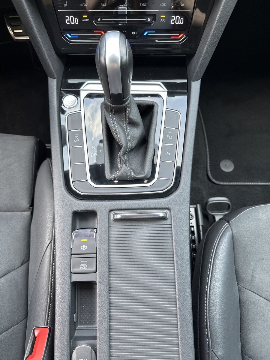 Fahrzeugabbildung Volkswagen Arteon SB 2.0 TSI DSG R-Line NAV+MATRIX+KAM+ACC