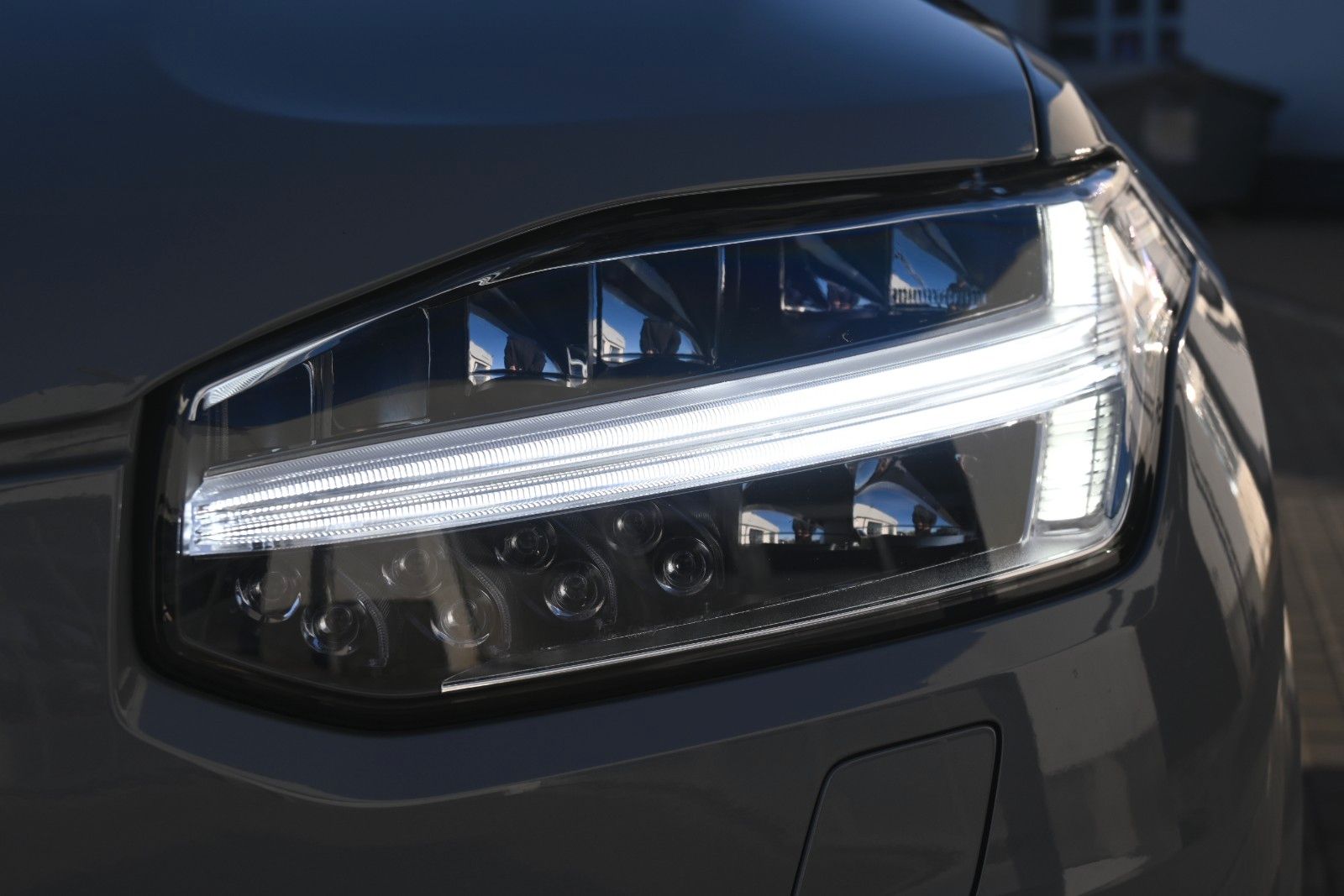 Fahrzeugabbildung Volvo XC90 T8 AWD Ultra Dark*360°*B&W*LUFT*HUD*ACC