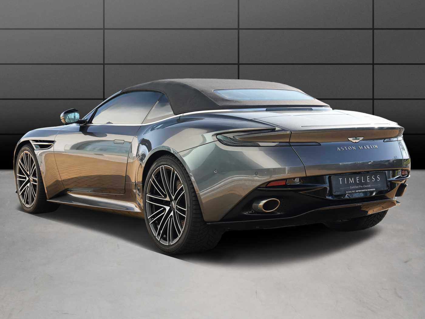 Aston Martin DB12 Volante